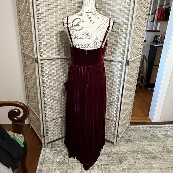 Lulus UNREAL CHARMER PLEATED DRESS Size L Burgundy Velvet Spaghetti Strap NEW - Picture 3 of 11